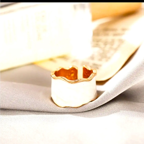 A Gala of enamel colors! Adjustable. Multiple colors to choose from. - Picture 2 of 6